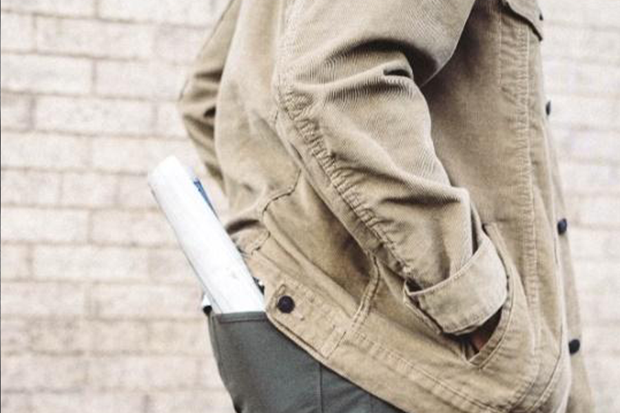 Man wearing gray trousers with cargo pockets