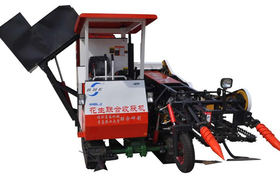 Self-propelled peanut combine harvester