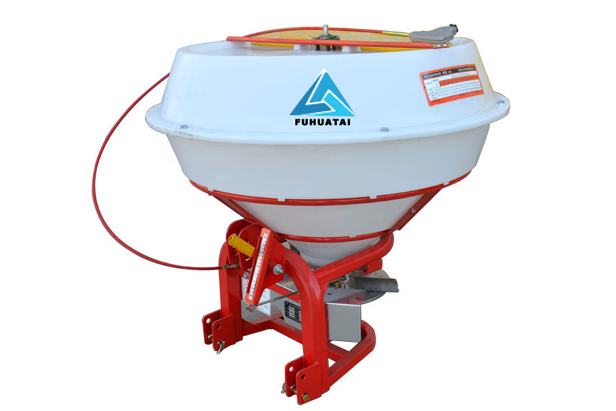 Agricultural fertilizer spreader