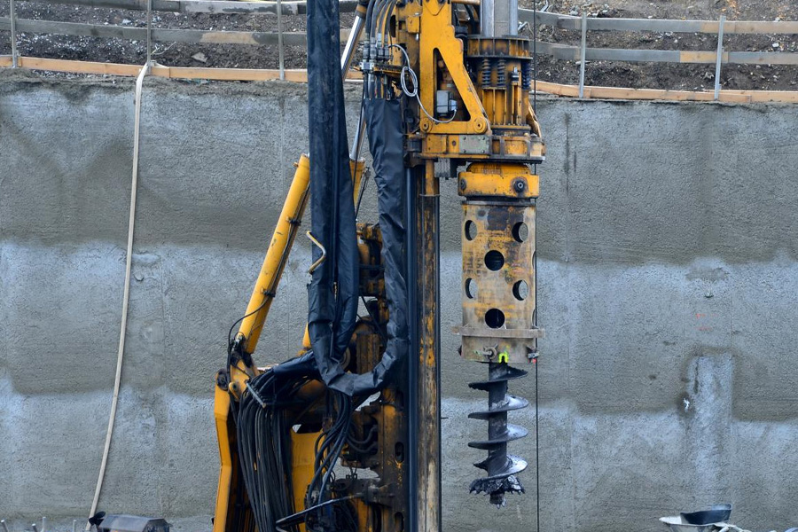 Drilling machine in a surface mine