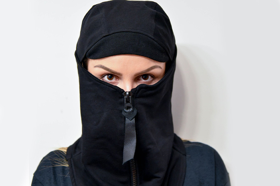 Wanita mengayunkan balaclava konvertibel hitam