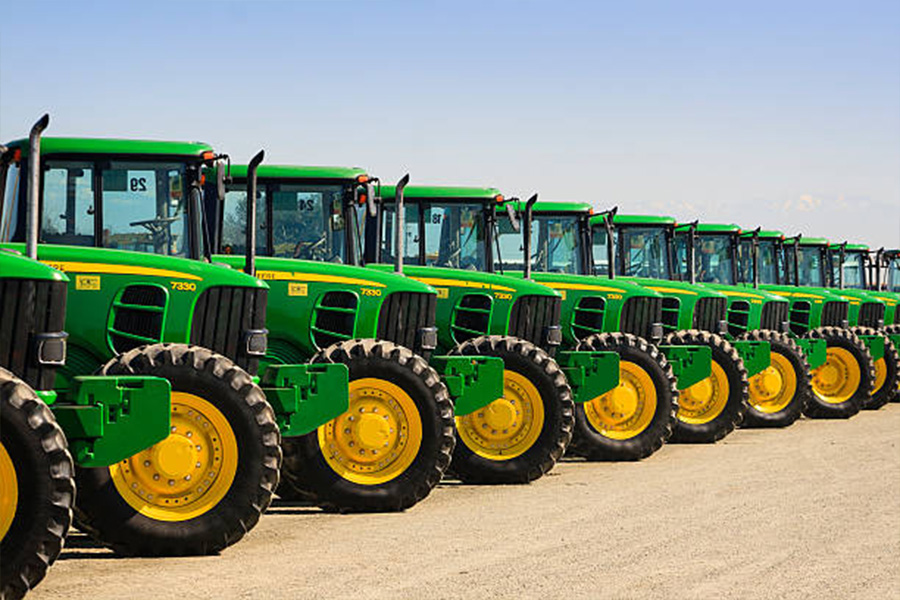 Deretan traktor pertanian John Deere