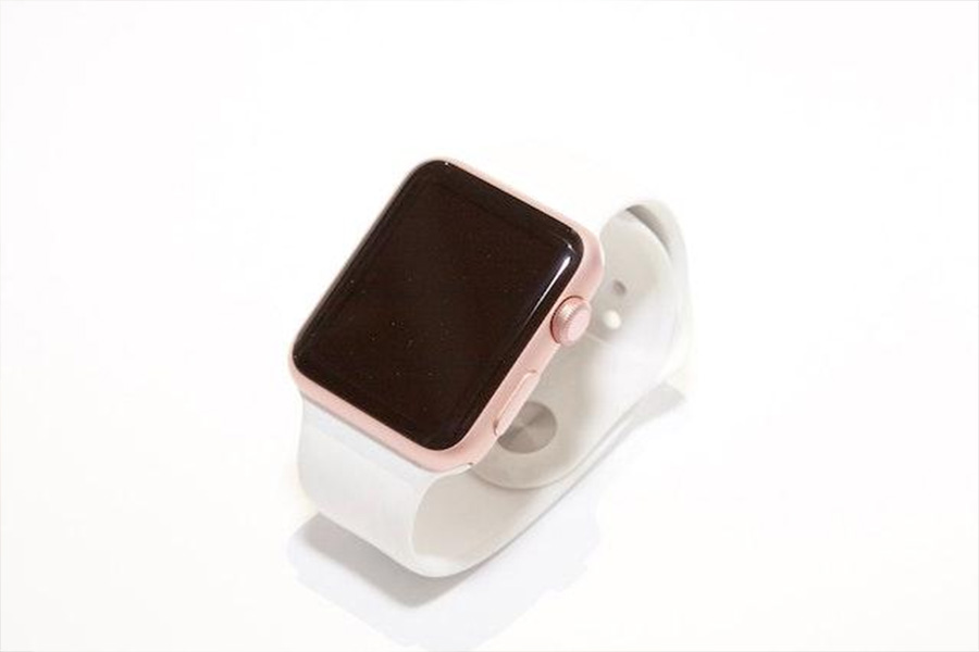 Eine Apple Watch mit rosa Gehäuse